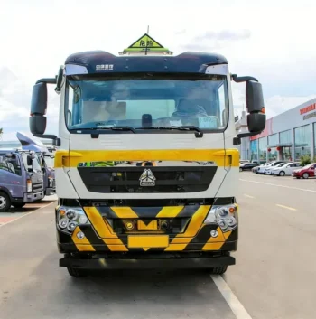 Export-Grade Sinotruk 8X4 10000L off-Road Fuel Tank Truck